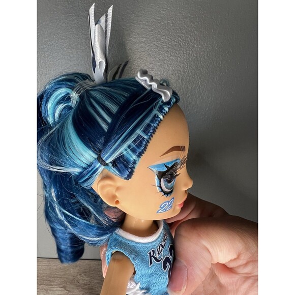 RAINBOW HIGH Fashion Doll Cheerleader Skylar Bradshaw #22 w/Outfit,Jacket,Shoes - Picture 5 of 6